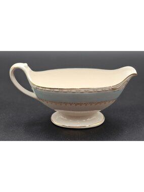 Vintage 1942 Homer Laughlin Eggshell Georgian Ceramic Gravy Boat Gold Detail